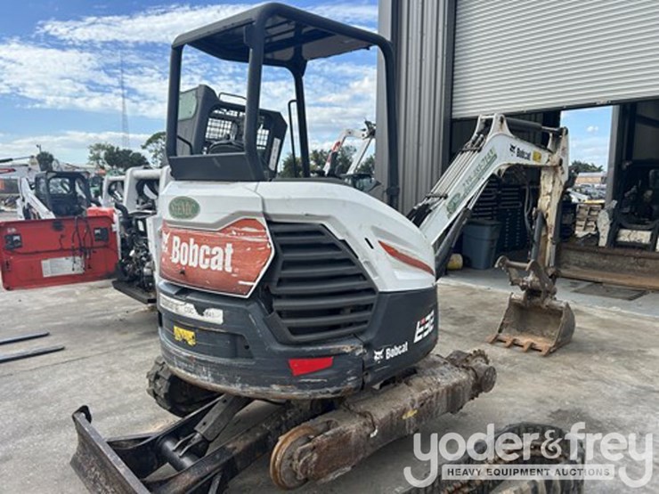 2017-bobcat-e32i-image-3