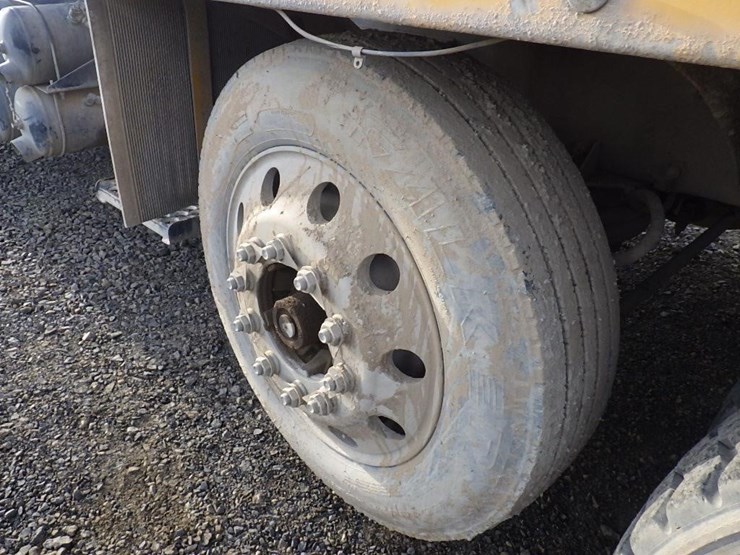 2001-peterbilt-357-image-38