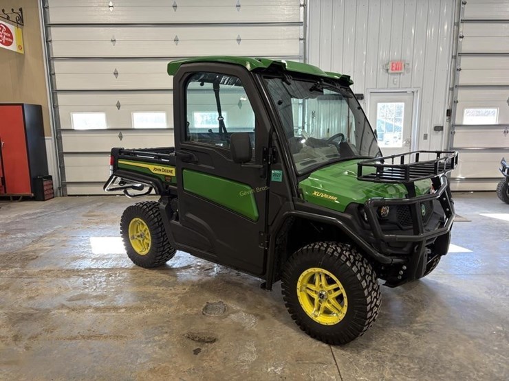 2024-john-deere-gator-image-1