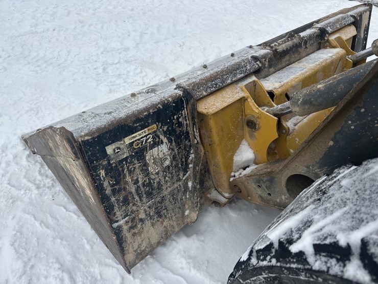 2017-deere-320e-image-33