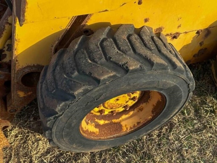 2005-john-deere-240-image-14