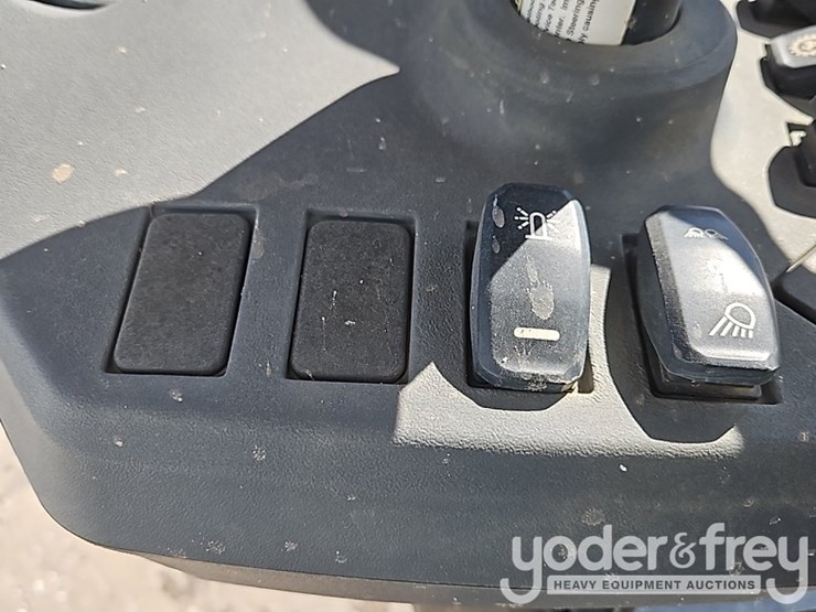 2023-caterpillar-cs10gc-image-24