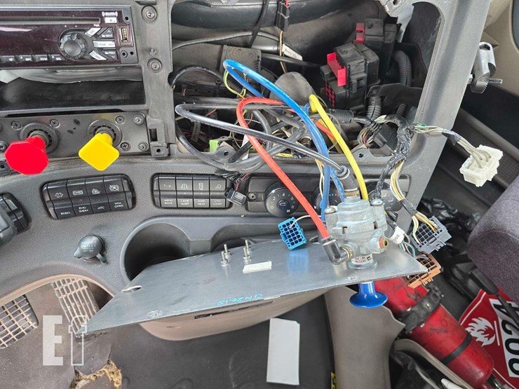 2018-freightliner-cascadia-113-image-27