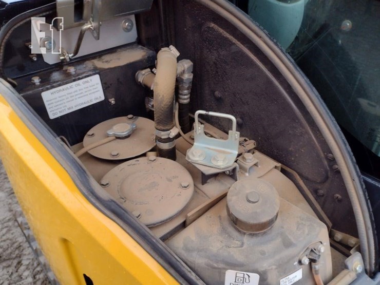 2023-deere-30g-image-43