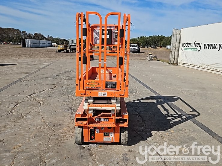 2017-jlg-1930es-image-10