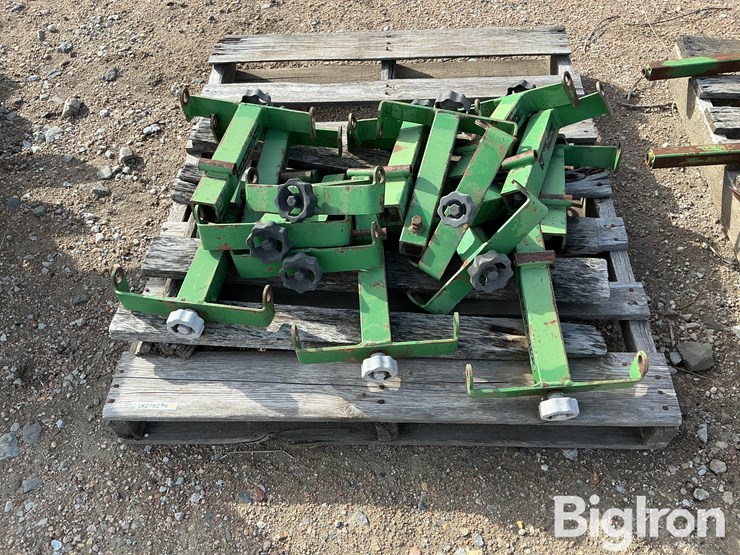 john-deere-max-emerge-planter-depth-adjust-brackets-image-8