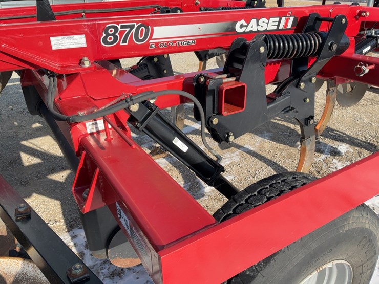 case-ih-870-ecolo-tiger-disc-ripper-image-21