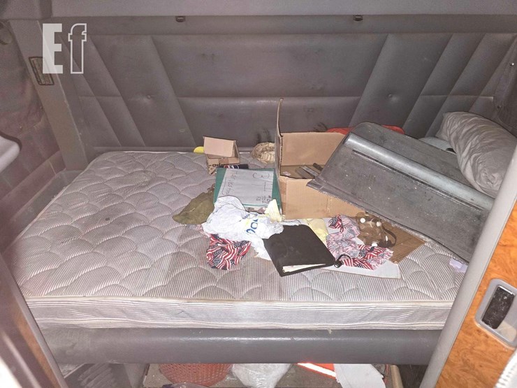 2008-peterbilt-386-image-17