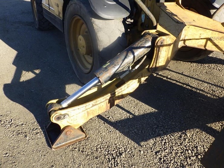 caterpillar-th560b-image-17