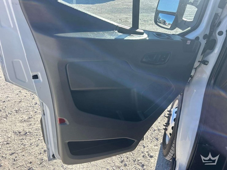 2020-ford-transit-image-14