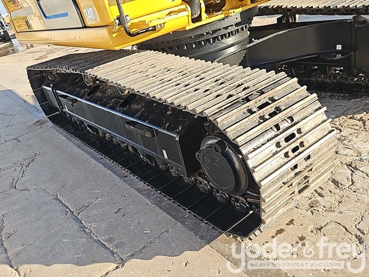 2023-caterpillar-340-image-12