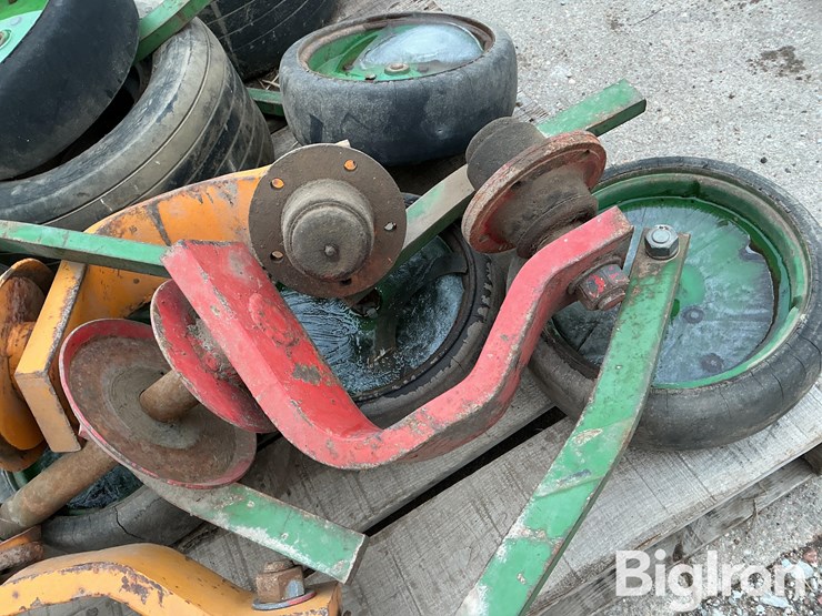 implement-row-gauge-wheels-&-brackets-image-12