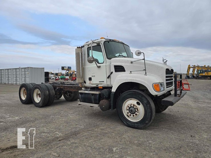 2007-mack-granite-cv713-image-2