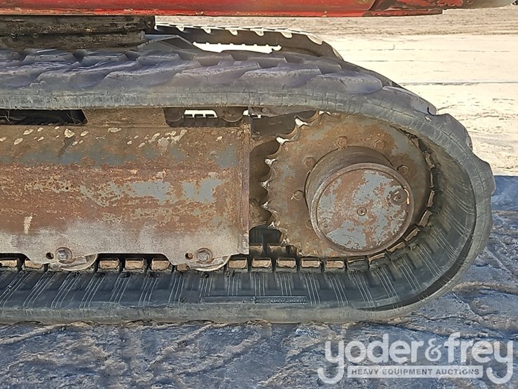 2019-takeuchi-tb235-image-24