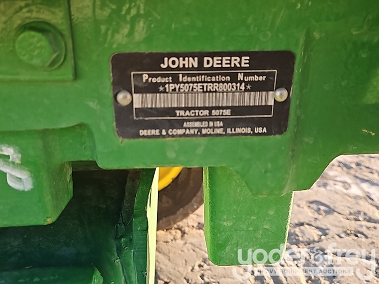 2024-john-deere-5075e-image-24