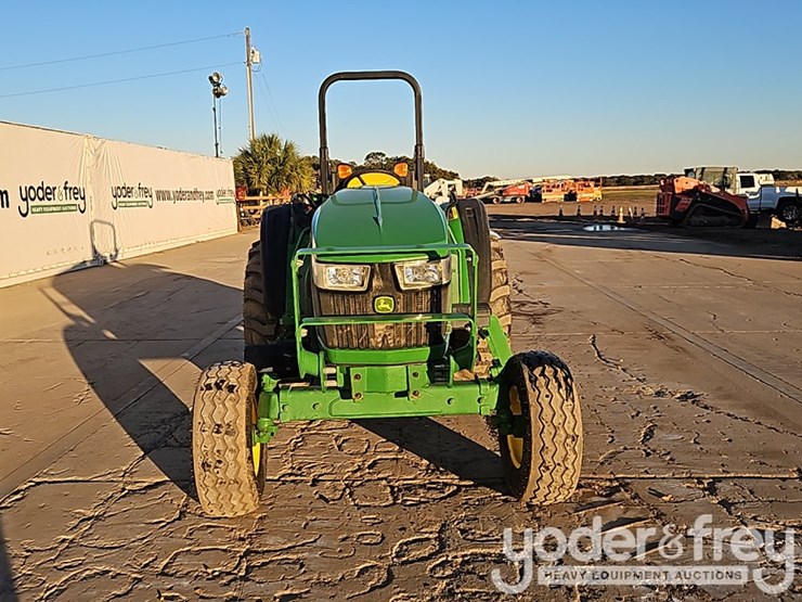 2024-john-deere-5075e-image-10