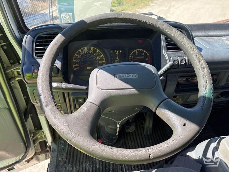 2006-isuzu-npr-image-11