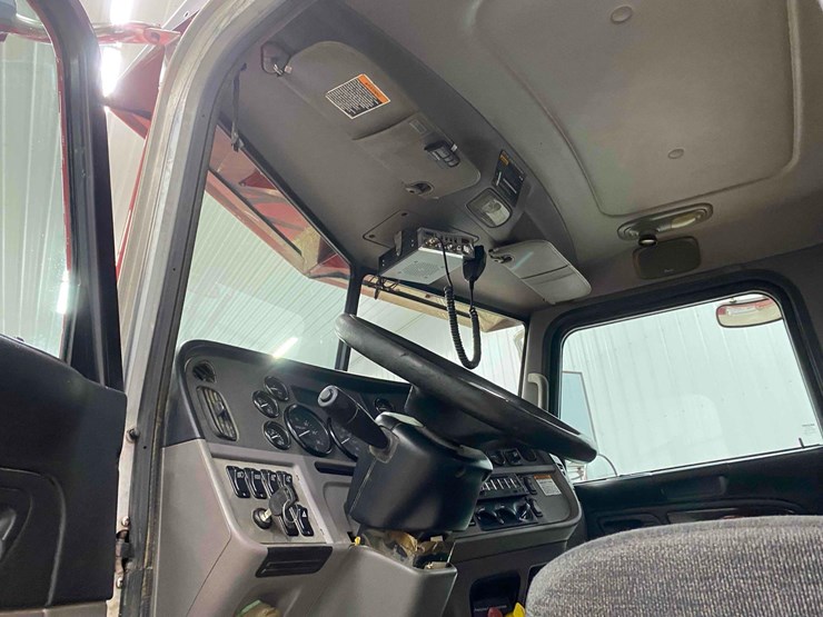 2014-peterbilt-365-image-60