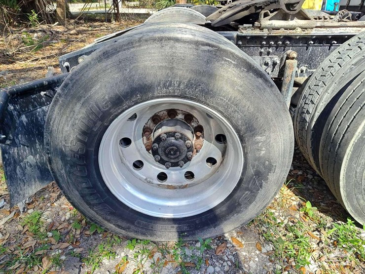 2022-mack-anthem-t/a-wet-kit-day-cab-truck-tractor-image-37