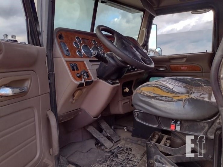 2008-peterbilt-365-image-13