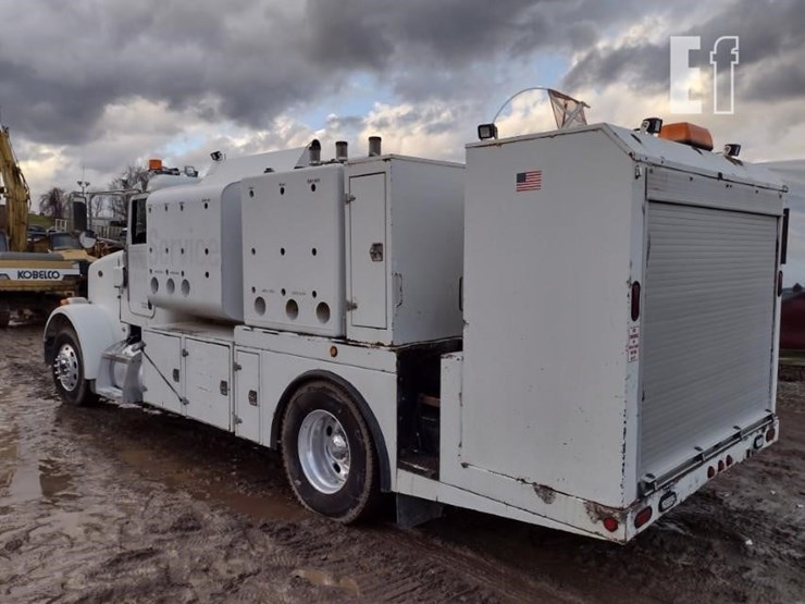 2008-peterbilt-365-image-48