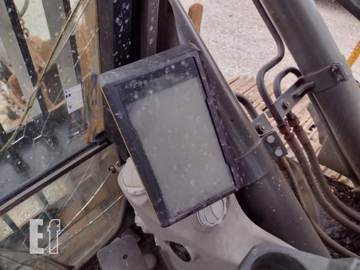 2015-volvo-ec220e-lr-image-13