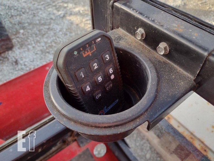 ventrac-3400l-lawn-mower-w/blade-&-broom-image-8