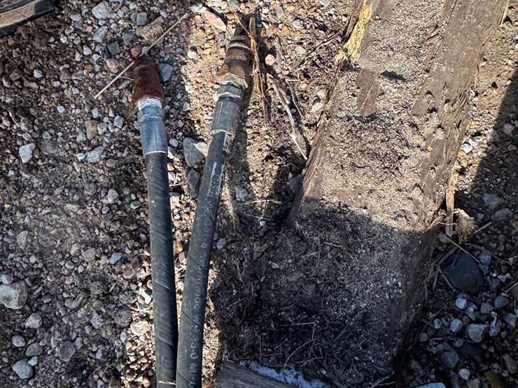 cat-bolt-on-cutting-edge-&-hyd-cylinder-image-17