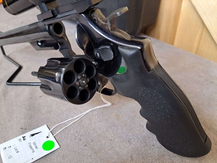smith-&-wesson-model-29-2-.44-magnum-da-revolver-image-13