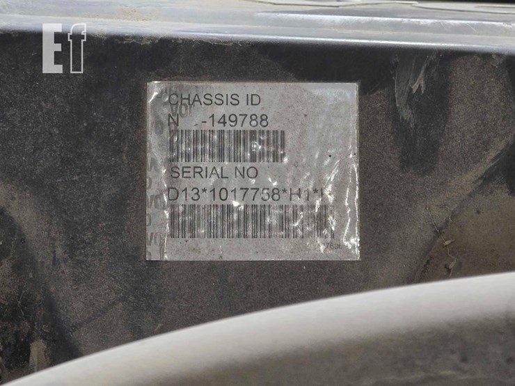 2013-volvo-vnl64t300-image-29