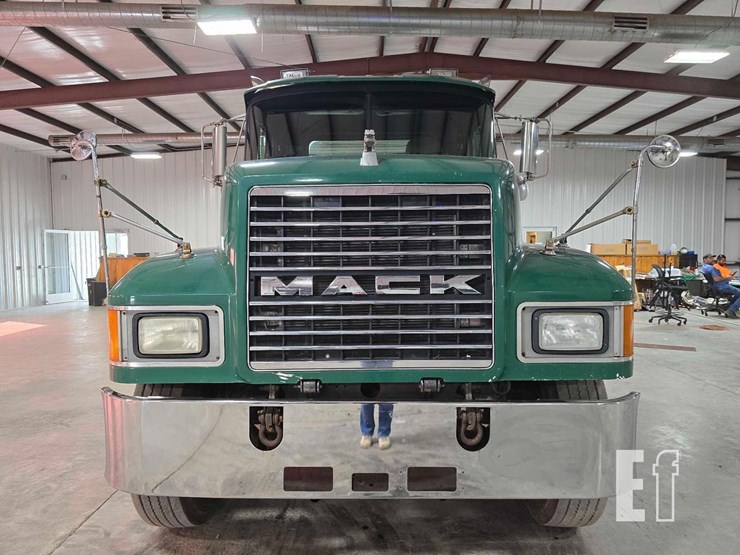 2000-mack-ch613-image-7