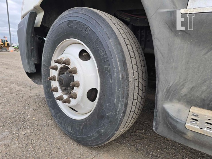 2018-freightliner-cascadia-113-image-21