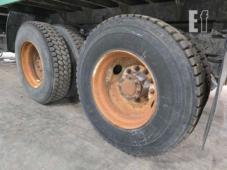 2012-peterbilt-365-image-22