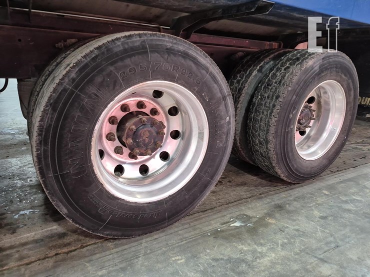 2014-freightliner-business-class-m2-106-image-26