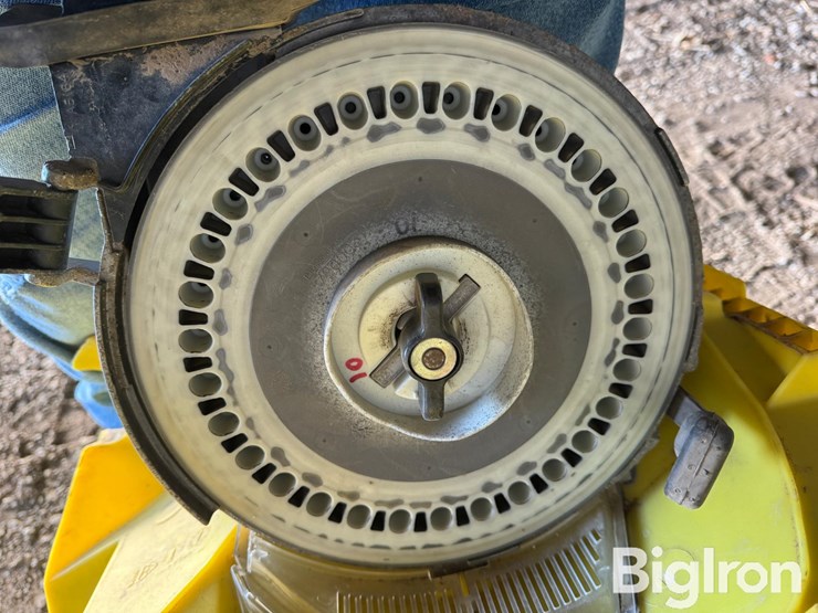 john-deere-max-emerge-planter-boxes-w/precision-planting-seed-units-image-16