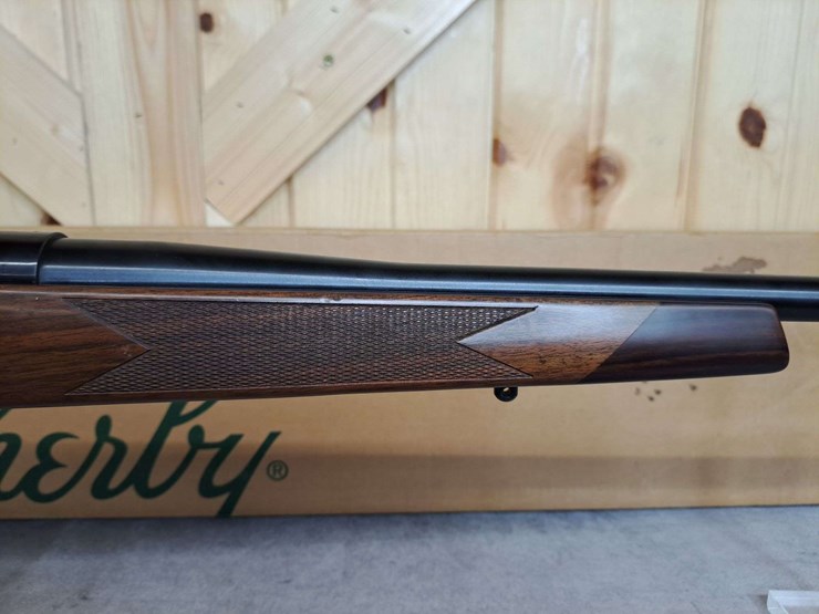 weatherby-vanguard-.300-wby-magnum-bolt-rifle-image-14
