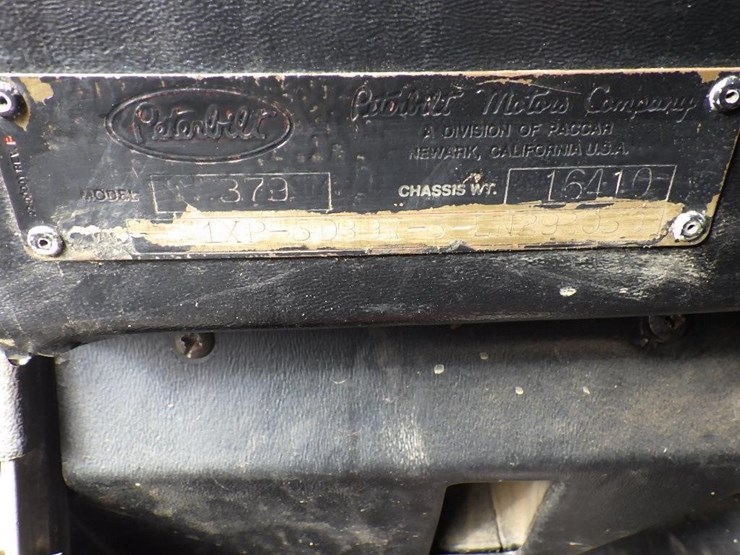 1990-peterbilt-379-image-43