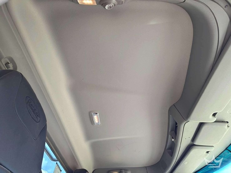 2022-peterbilt-567-t/a-wet-kit-day-cab-truck-tractor-image-20