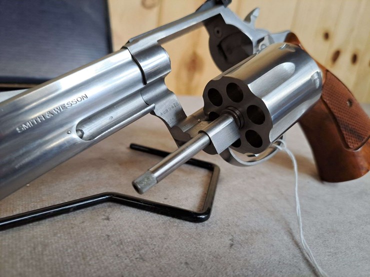 smith-&-wesson-model-686-.357-magnum-da-revolver-image-8