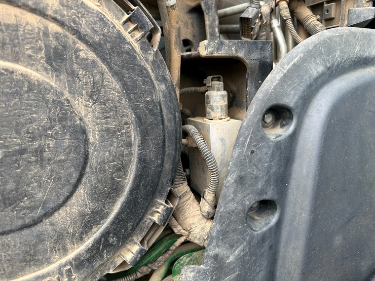 2010-john-deere-8345r-image-52