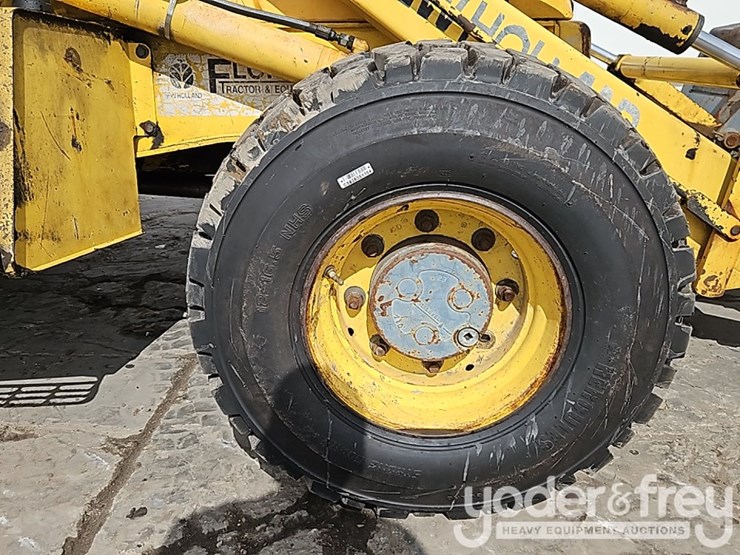 new-holland-lb110-image-10