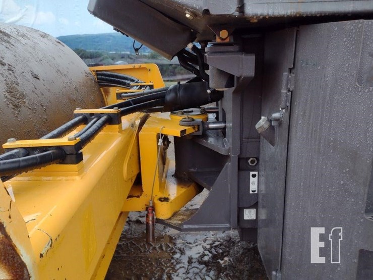 2014-volvo-sd115-image-12