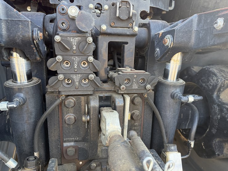 case-ih-315-magnum-image-7