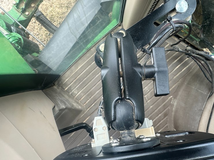 2014-john-deere-r4038-image-95