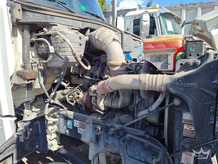 2022-peterbilt-567-t/a-wet-kit-day-cab-truck-tractor-image-13