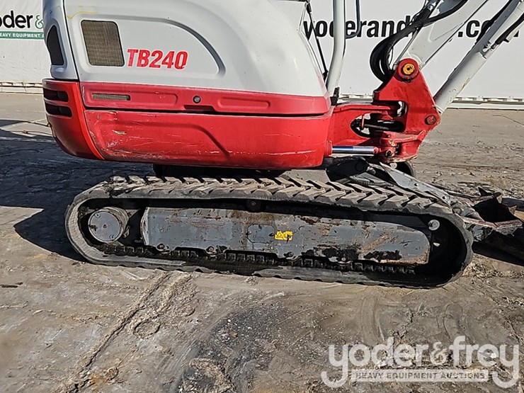 2020-takeuchi-tb240-image-38