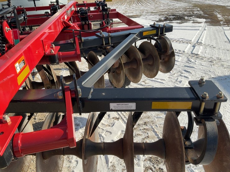 case-ih-870-ecolo-tiger-disc-ripper-image-11