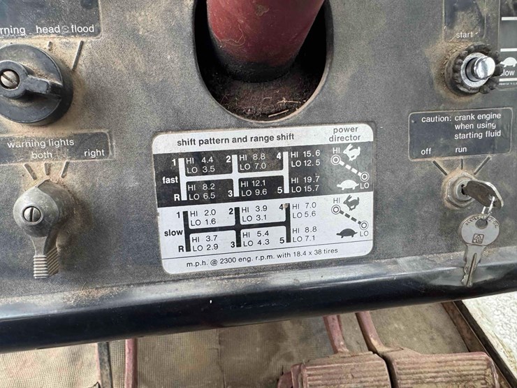 1973-allis-chalmers-7050-tractor-image-36