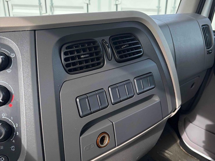 2017-kenworth-k270-image-19