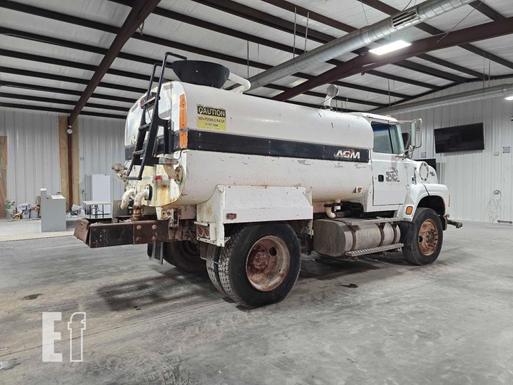 1995-ford-la9000-image-3